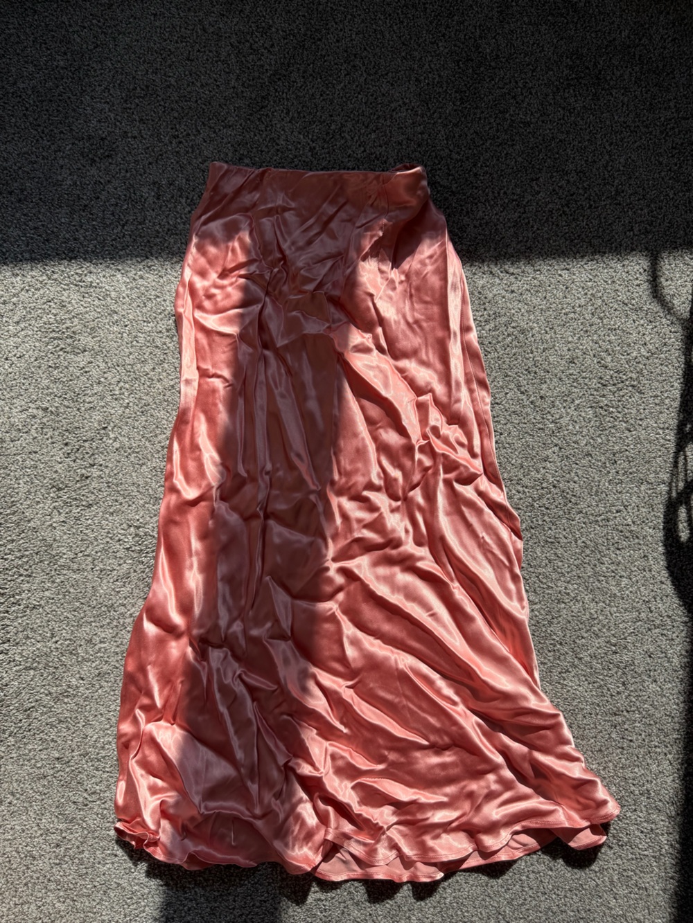 H&M Satin Midi Skirt in Dusty Rose - Picture 3 of 3